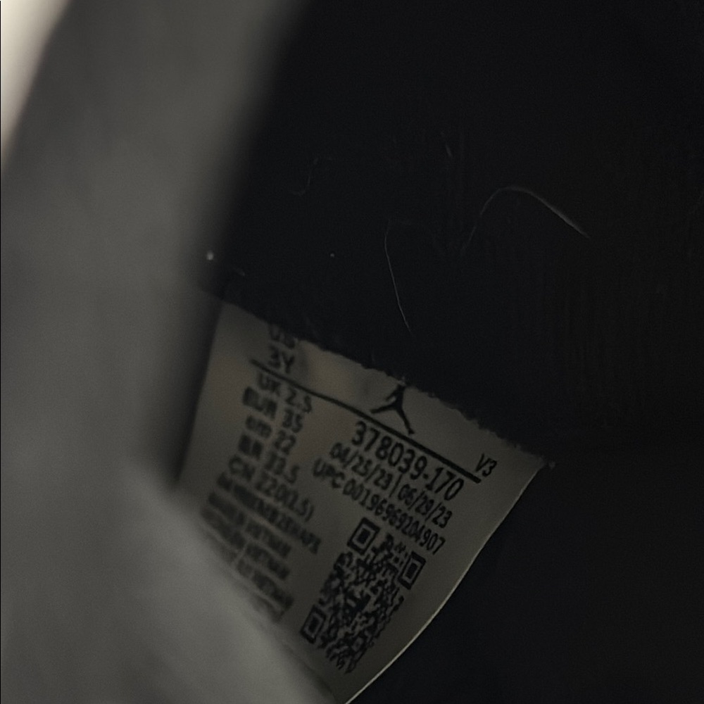 Jordan 11 - Picture 5 of 6